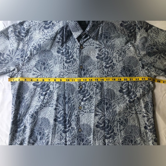 Tori Richard’s•short sleeve button down•large•blue & white floral•cotton lawn - Picture 6 of 10